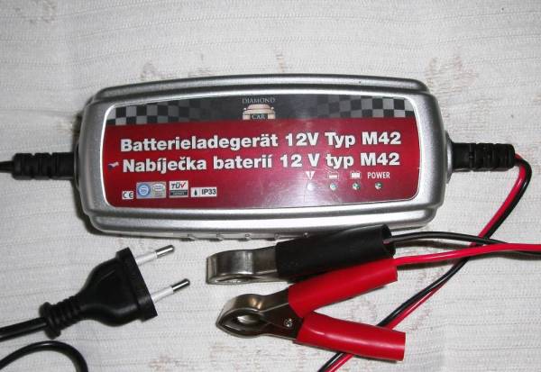 Elektronisch gesteuert, mit Erhaltungsladung ...