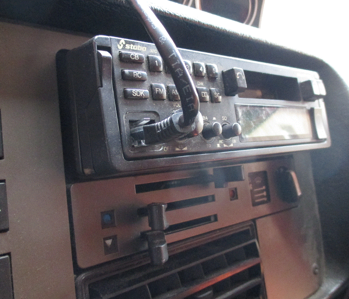 Radio mit Adapterrahmen