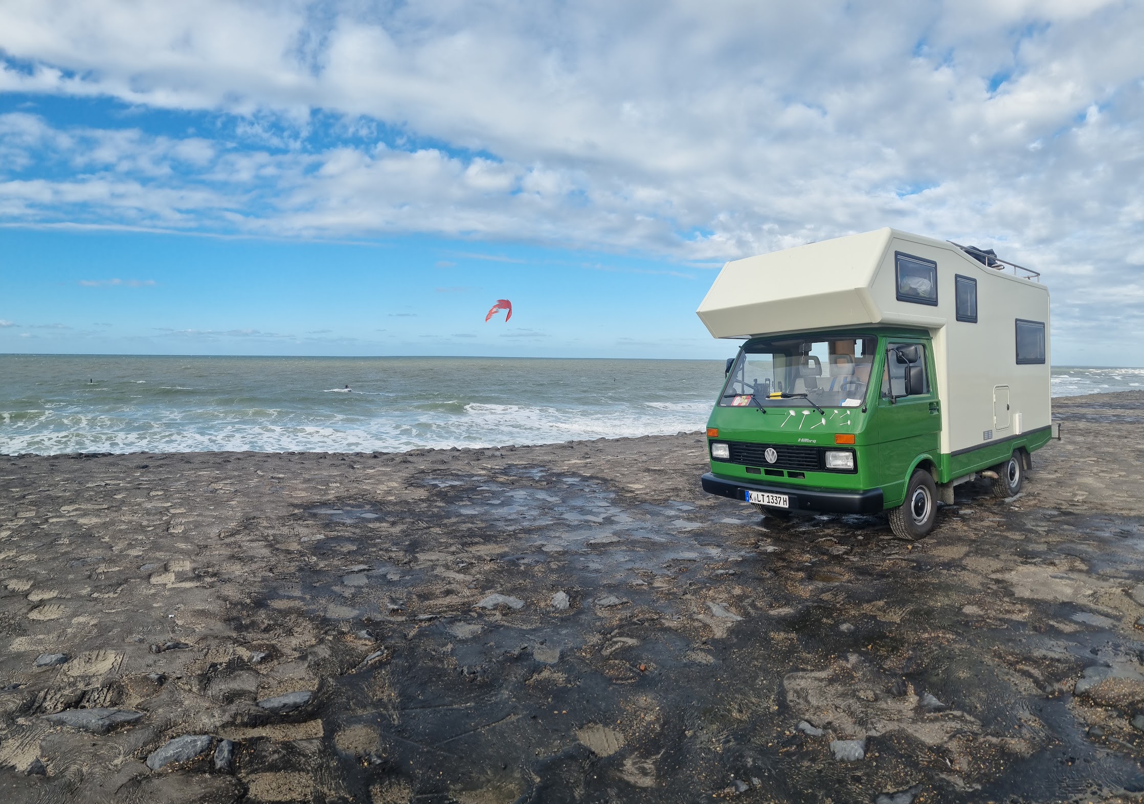 LT mit Mabukabine am Strand von Westkapelle