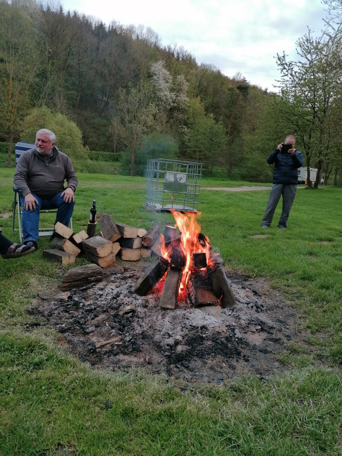 Am Lagerfeuer